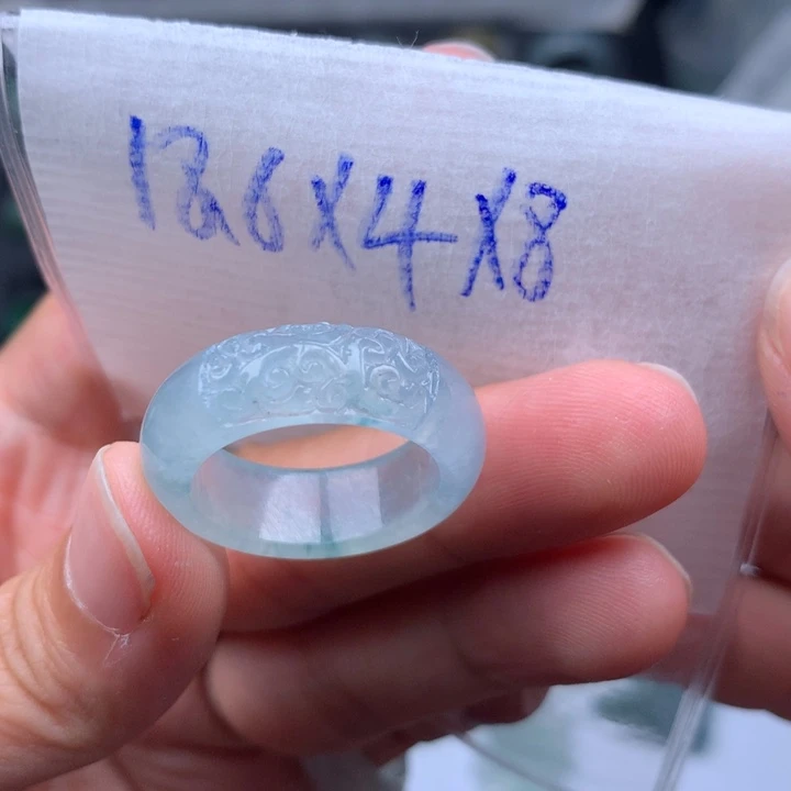 丰***翡翠未镶嵌戒指戒圈