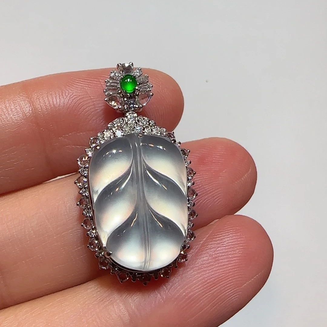 翡翠18K金镶嵌颈饰树叶