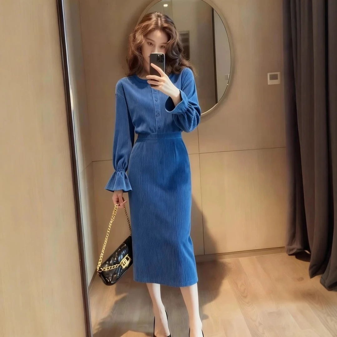 克莱因蓝喇叭袖收腰灯芯绒连衣裙冬装高级感大方得体绝美气质裙子