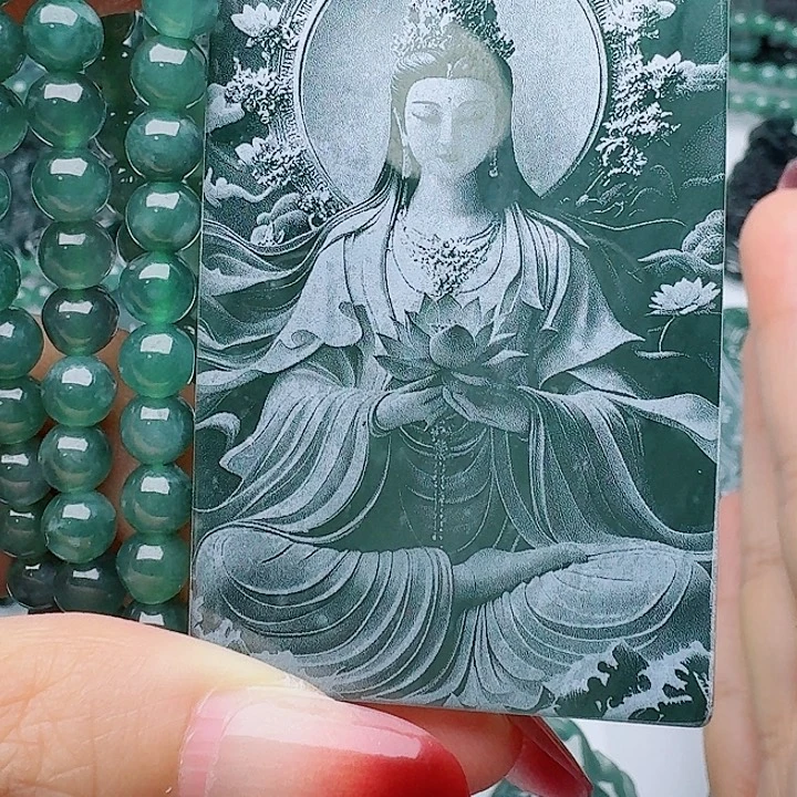 翡翠未镶嵌颈饰多样性发其一