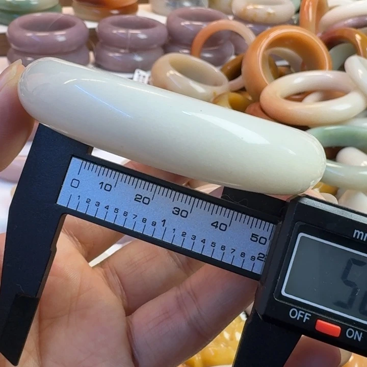 石英岩玉未镶嵌手镯