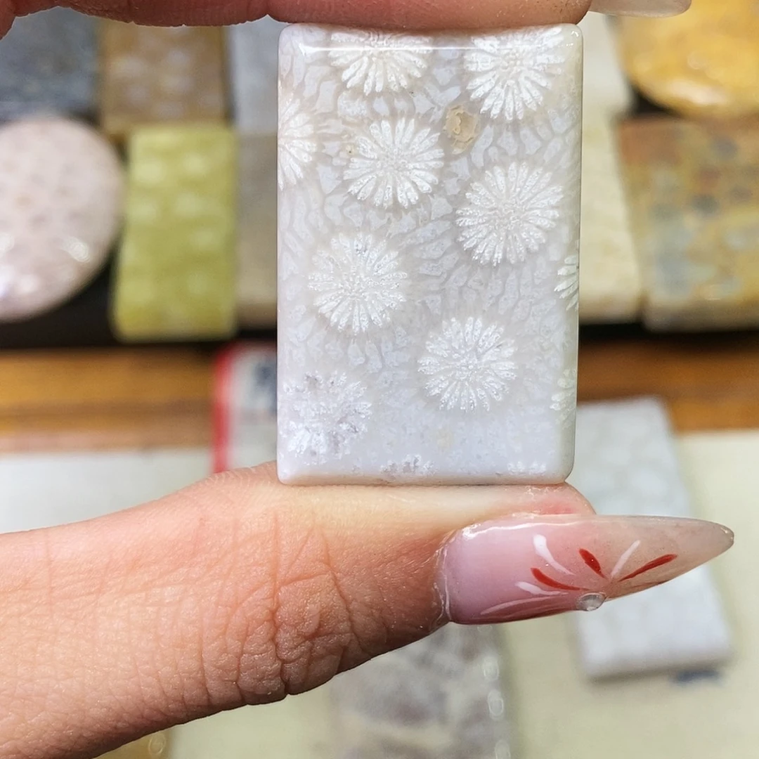 硅化玉颈饰合金大*爱