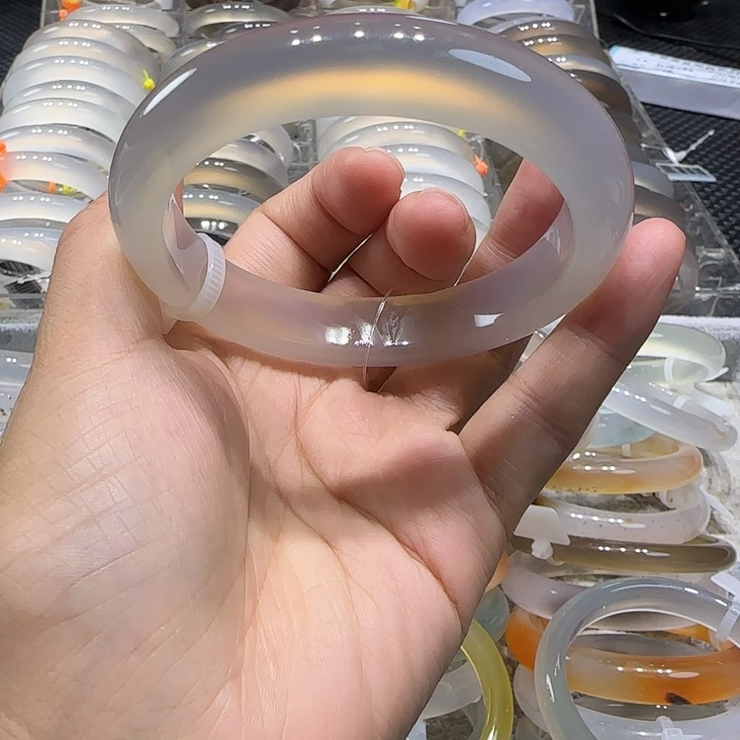 玛瑙/玉髓未镶嵌手镯62灰冰