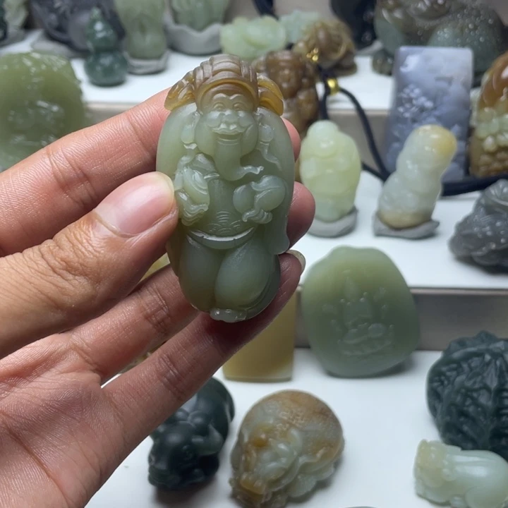 之***翟和田玉未镶嵌颈饰