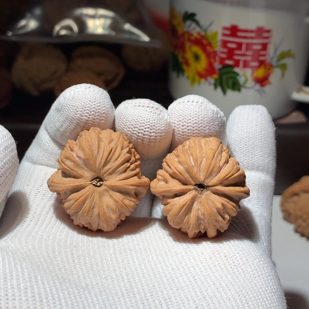 文玩核桃吊坠32+原树红玉乳