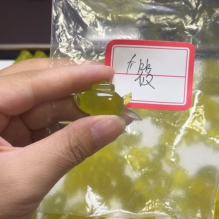 筱***酃蛇纹石玉未镶嵌颈饰