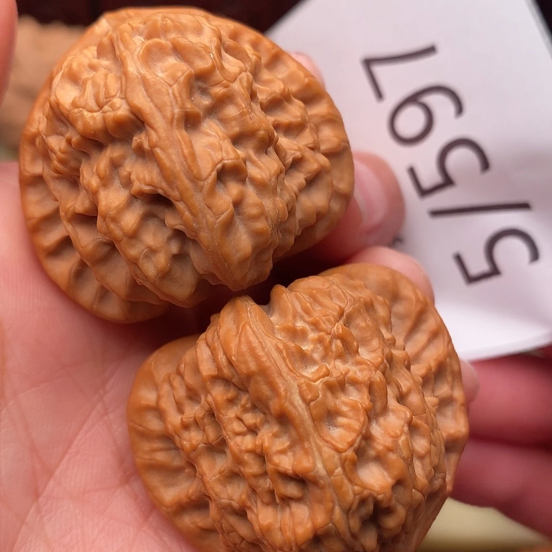 文玩核桃把件38三角白