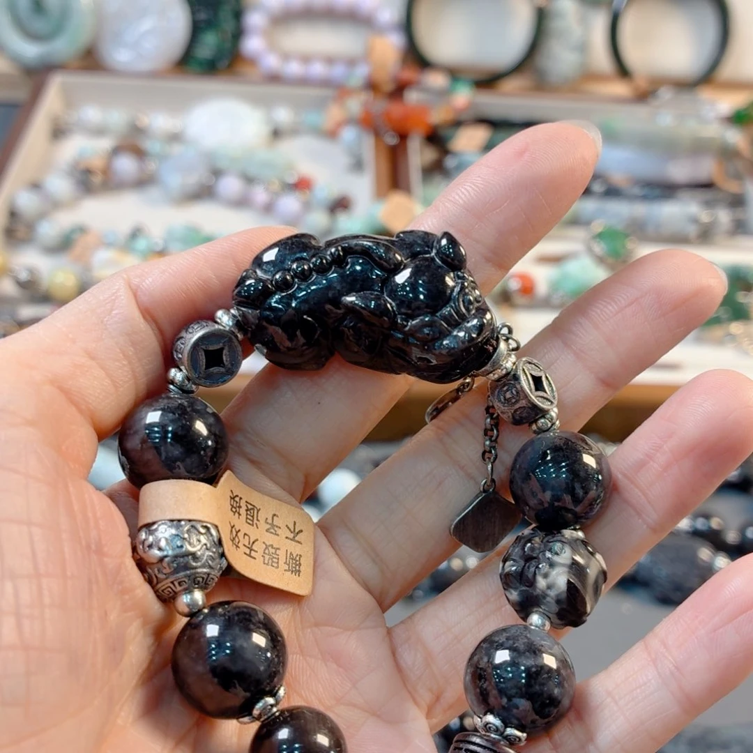 W***翡翠未镶嵌颈饰手串