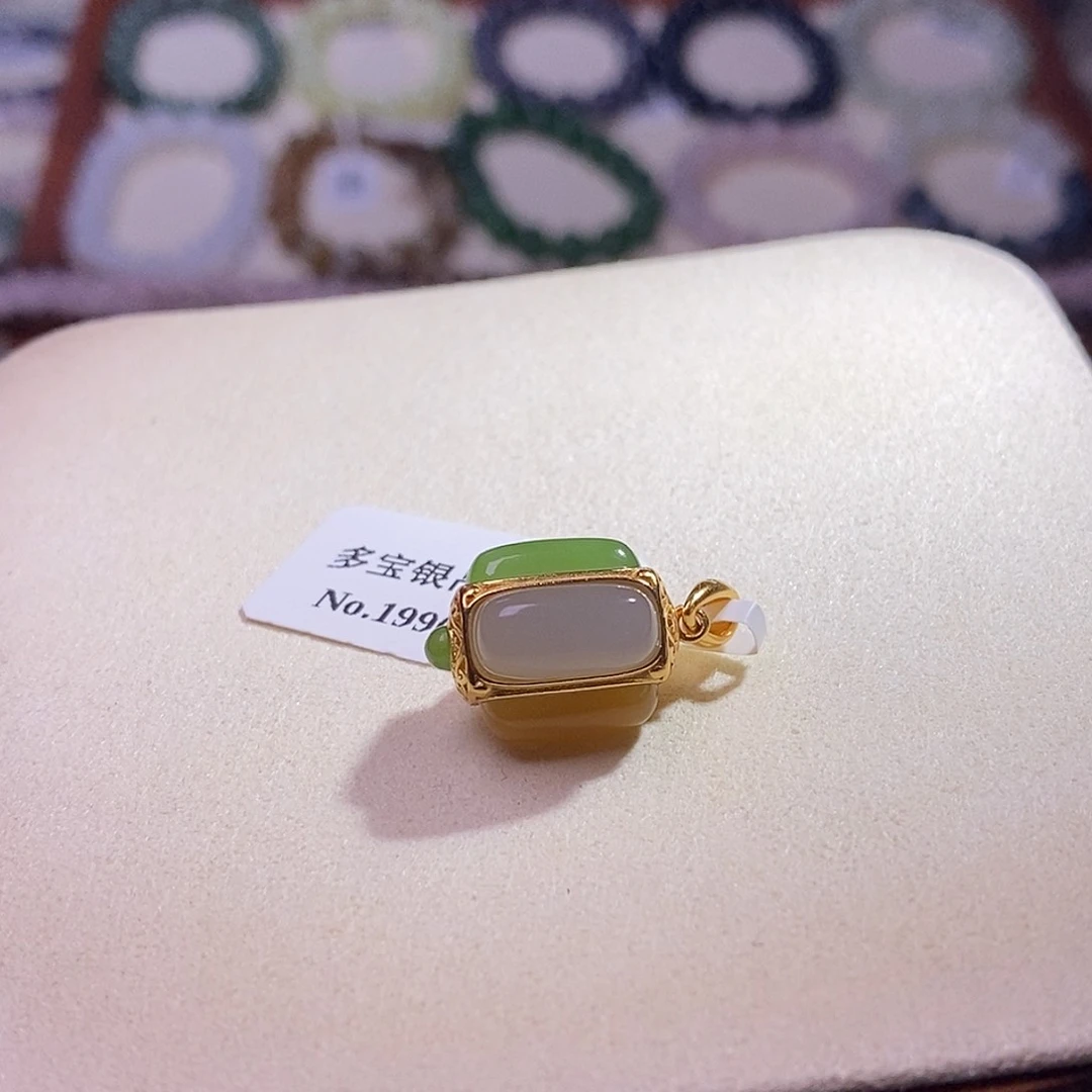 颈饰未镶嵌和田玉多宝银镶吊坠