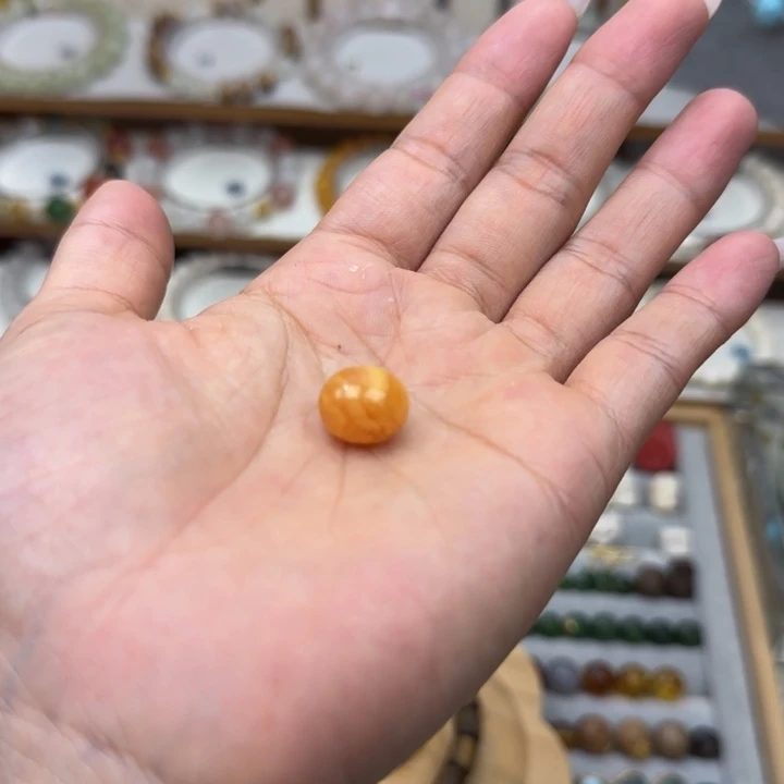 ✐***ꔛ琥珀未镶嵌裸石蜜蜡一个