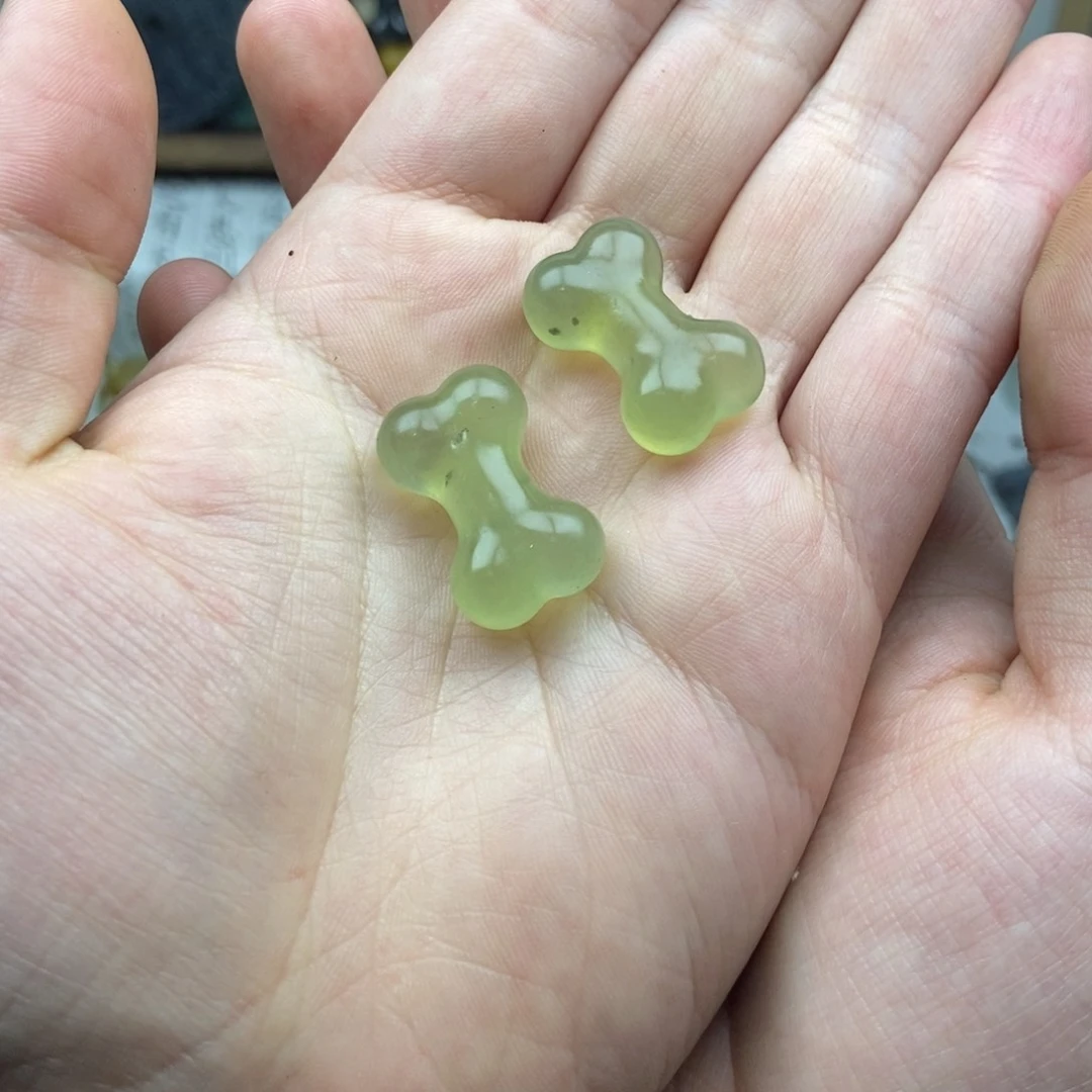 蛇纹石玉颈饰未镶嵌哈*扬