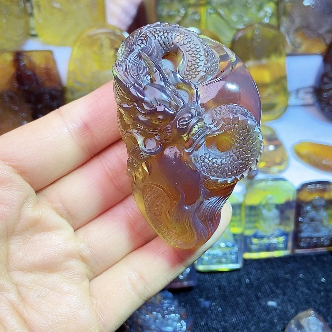 琥珀颈饰未镶嵌龙牌