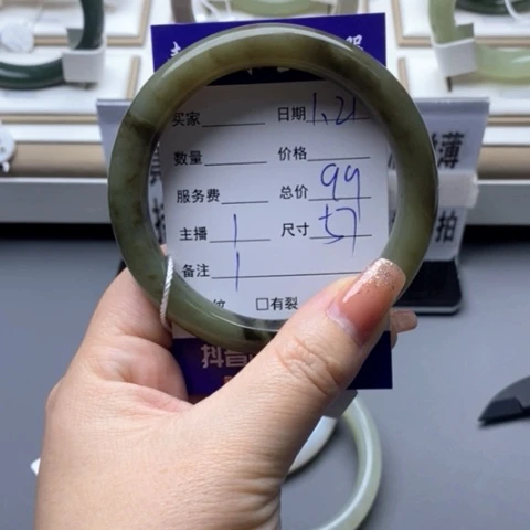 和田玉手镯未镶嵌魏*姐