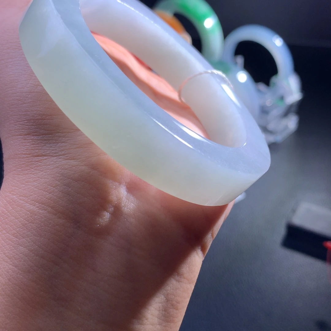 定制翡翠未镶嵌翡翠手镯