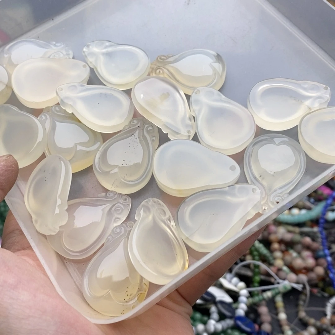 玛瑙/玉髓未镶嵌珠宝半成品一个随机玛瑙吊坠B175