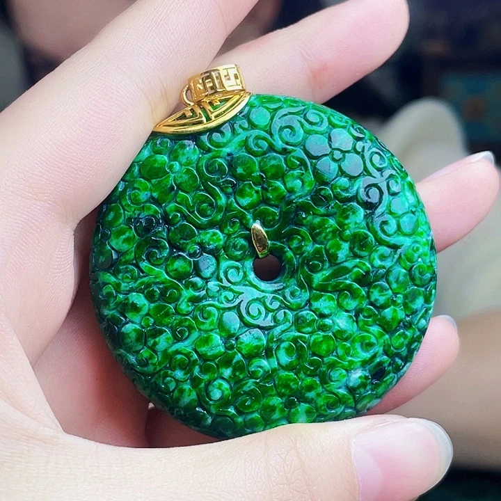 翡翠18K金镶嵌颈饰多样性