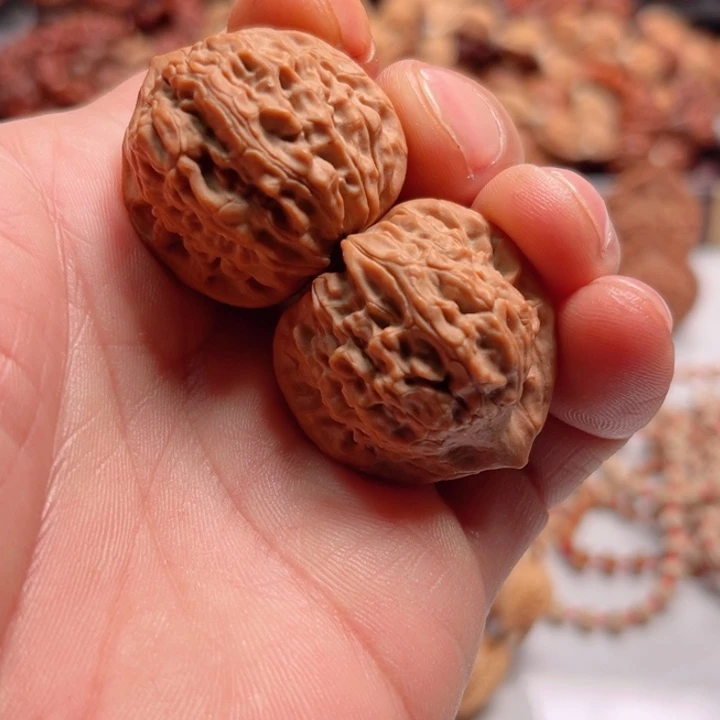 文玩核桃把件野生夜明珠