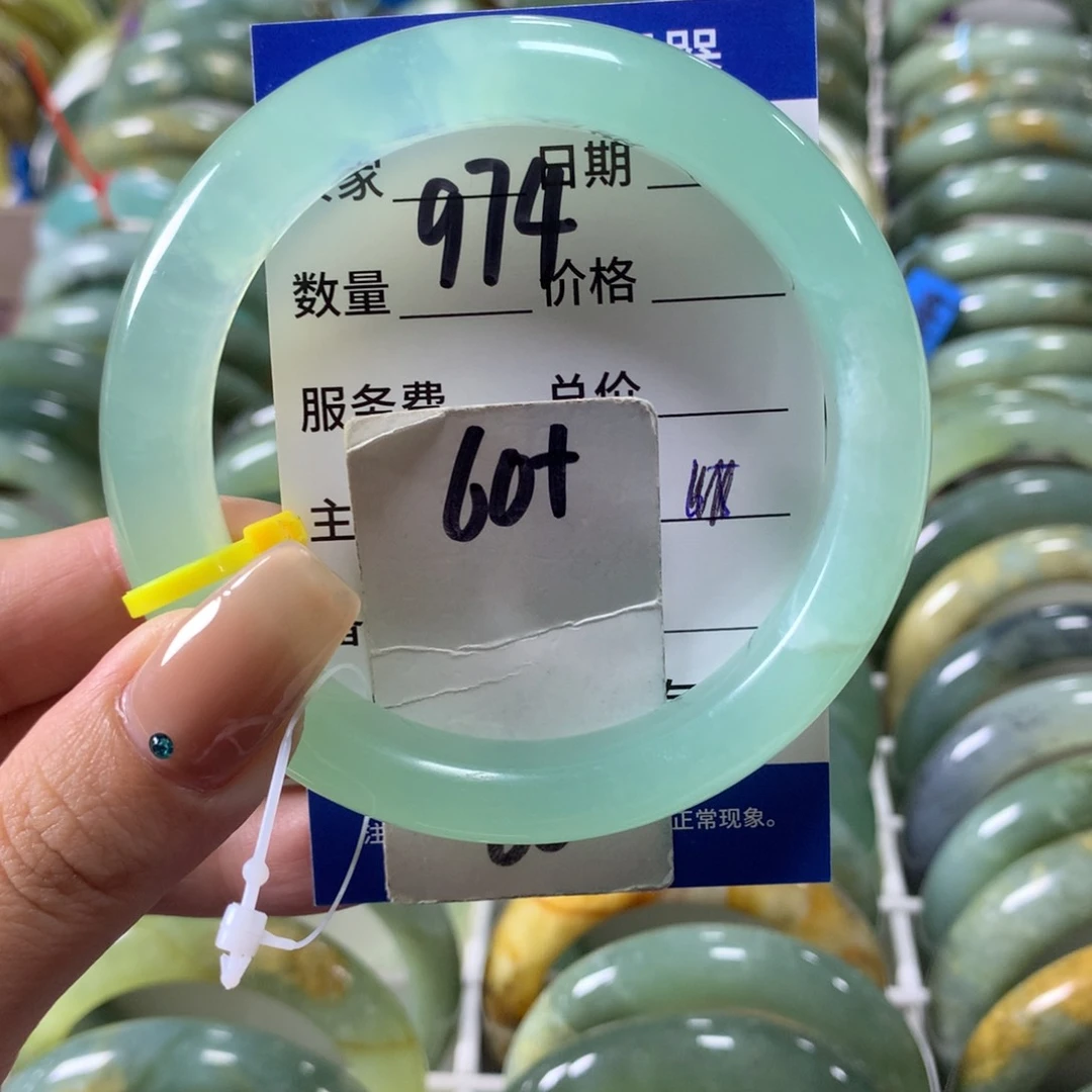 蛇纹石玉未镶嵌手镯是***呀974