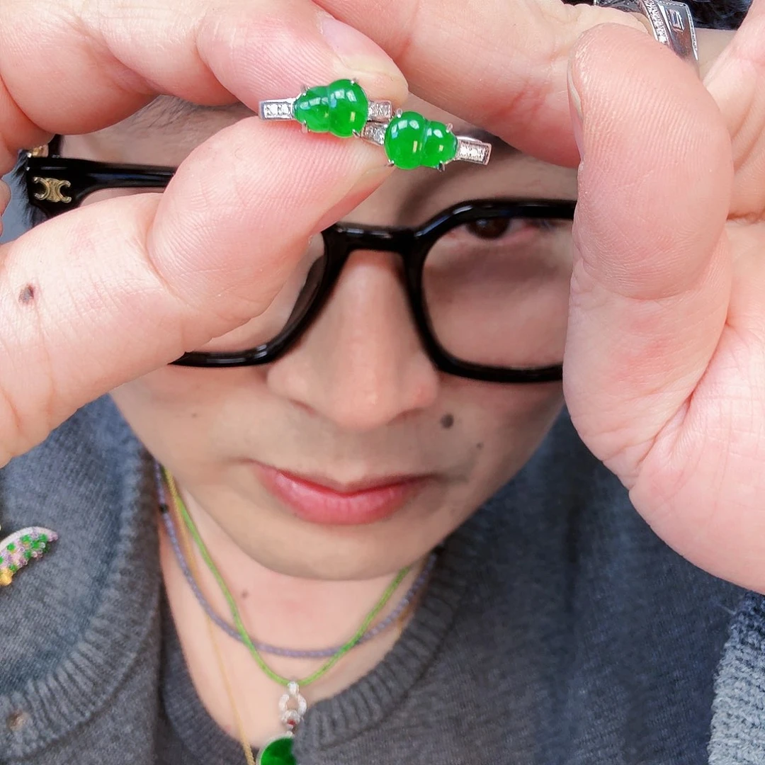 翡翠颈饰未镶嵌一对