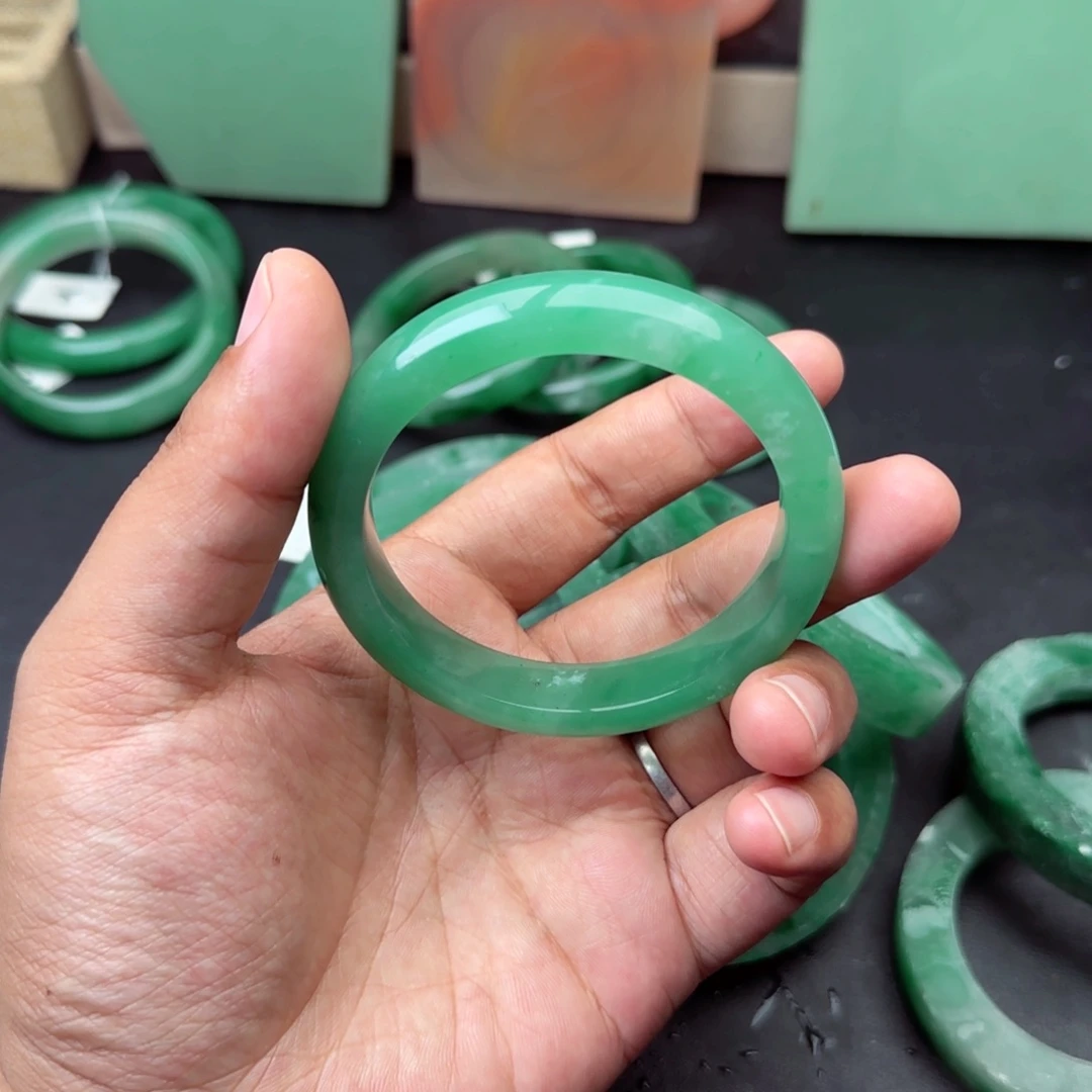 定制石英质玉?****?手镯