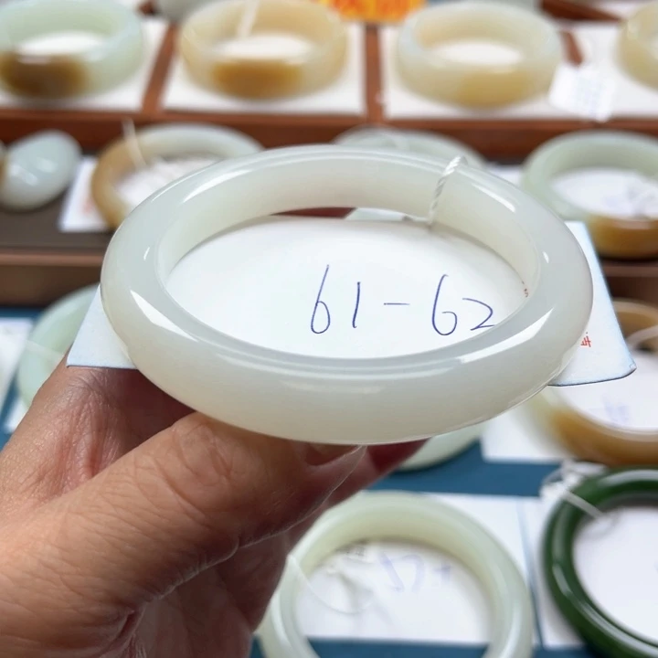 未镶嵌手镯和田玉2****啦