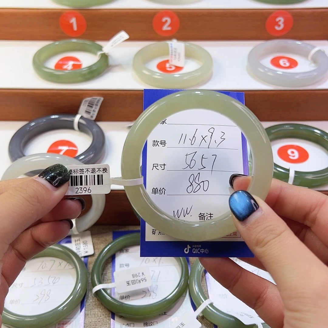 未镶嵌手镯和田玉w**。