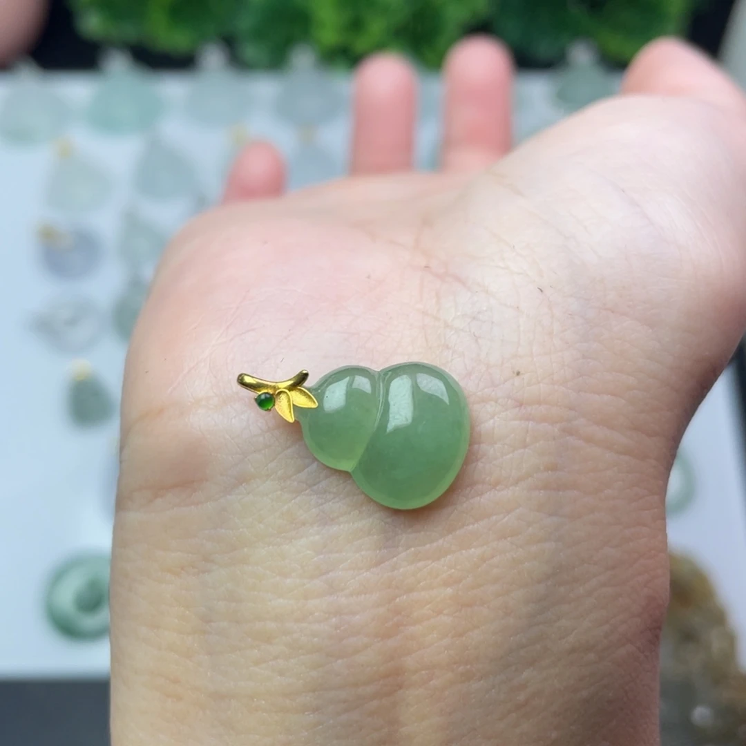 翡翠18K金镶嵌颈饰