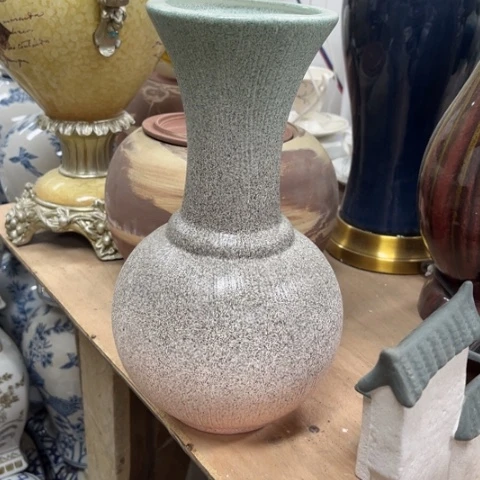 瓷片瑕疵陶瓶。。。。。。。。。。。。。。。