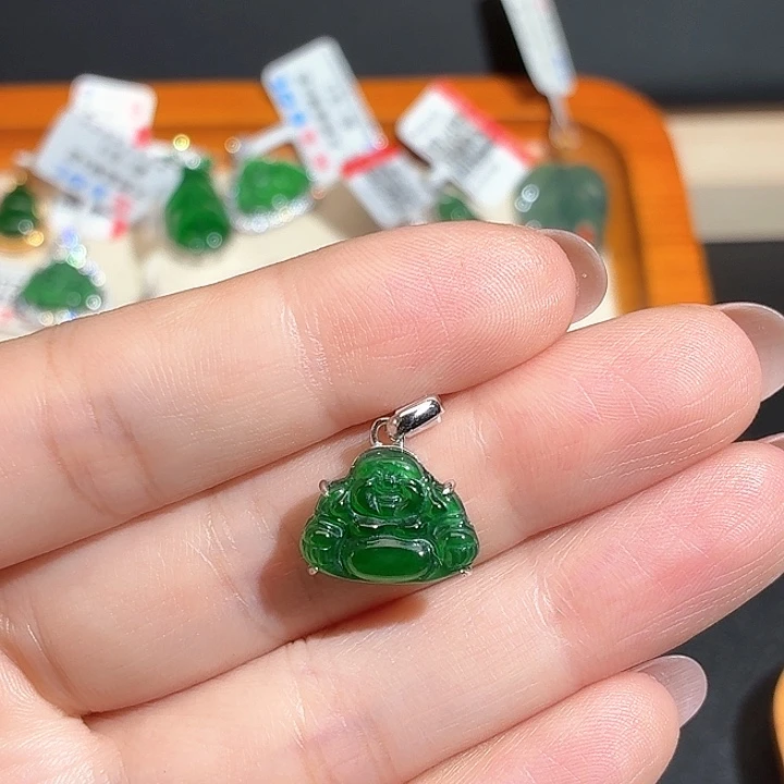 翡翠足银镶嵌颈饰翡翠