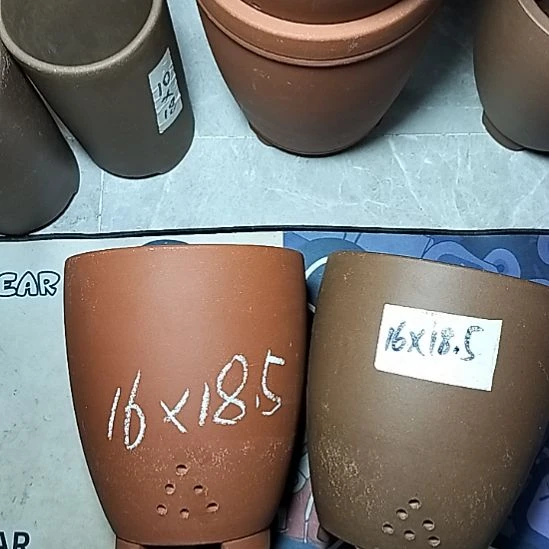 红泥紫泥三角两个花盆