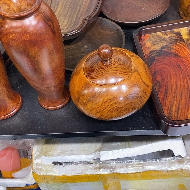 皮***6黄花梨茶叶罐一个的