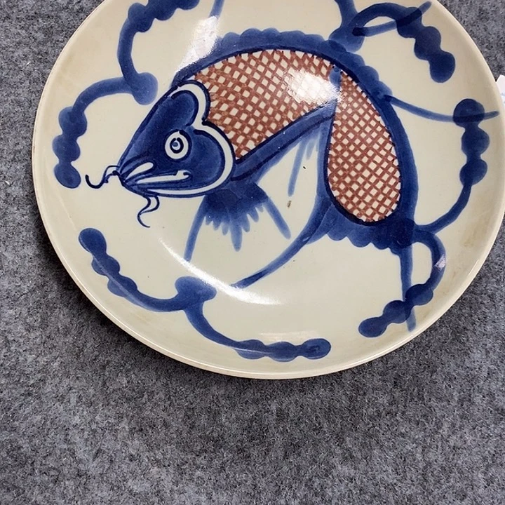 陆*万青花鱼盘子一个，青花盘