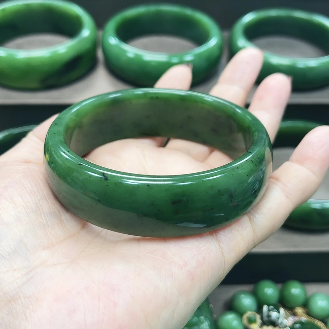 和田玉（碧玉）未镶嵌手镯