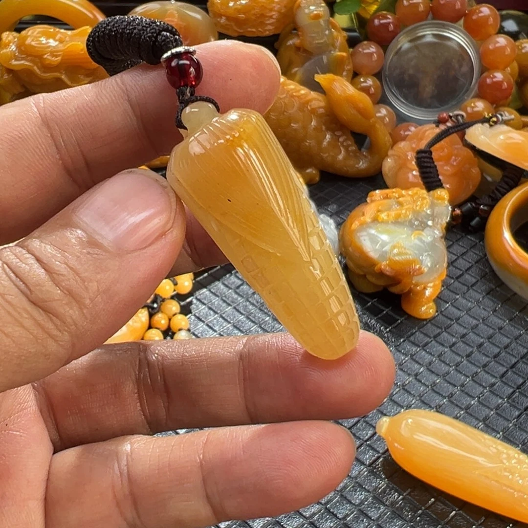 石英质玉未镶嵌颈饰