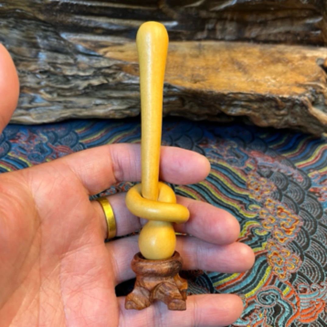 崔德才手把单绾结葫芦