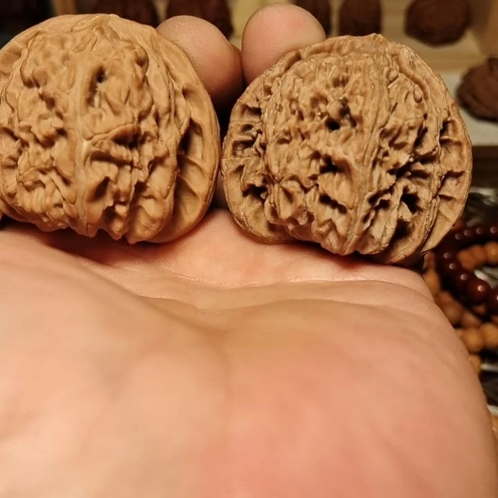 文玩核桃吊坠白狮子45