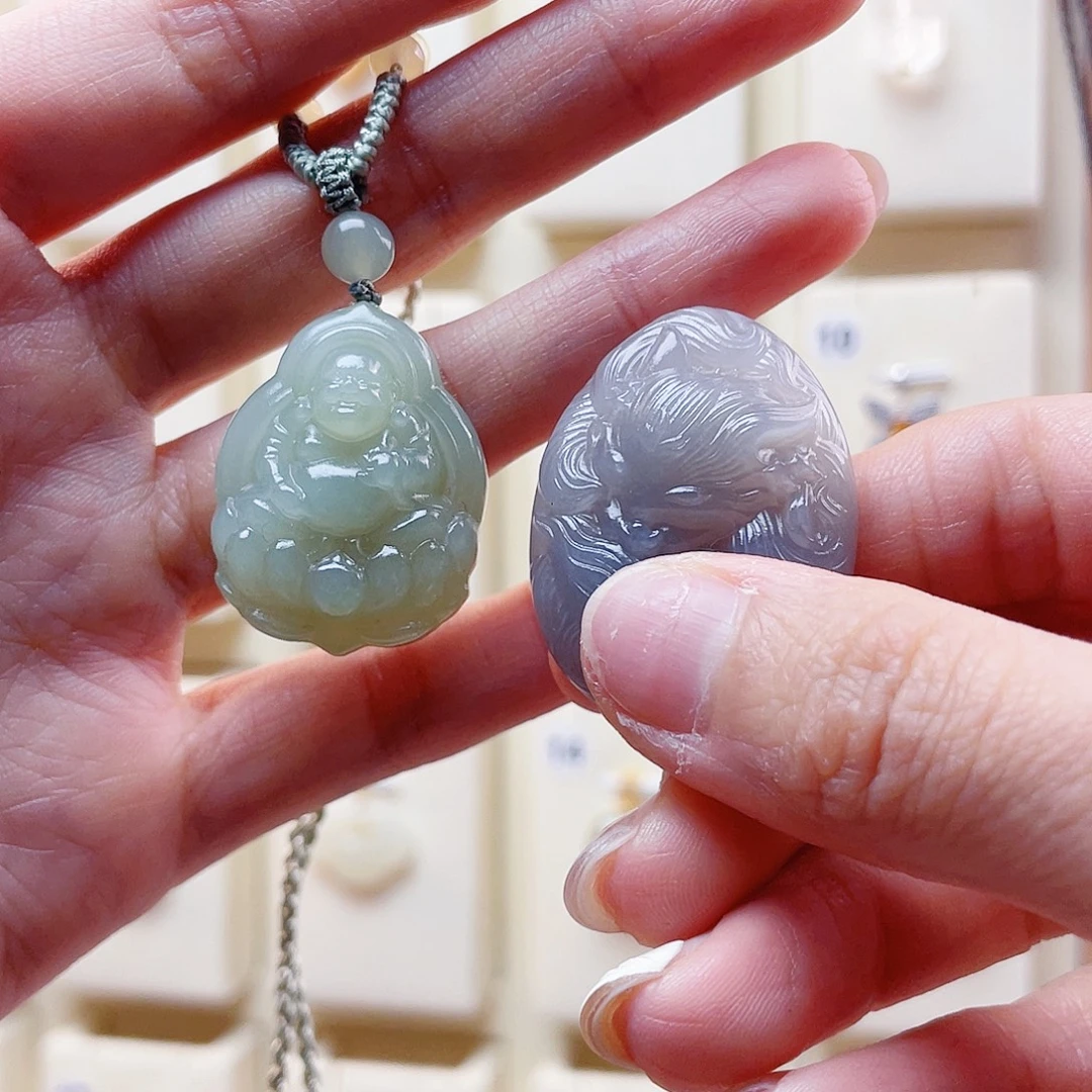 刘***淼和田玉未镶嵌吊坠(赠链)