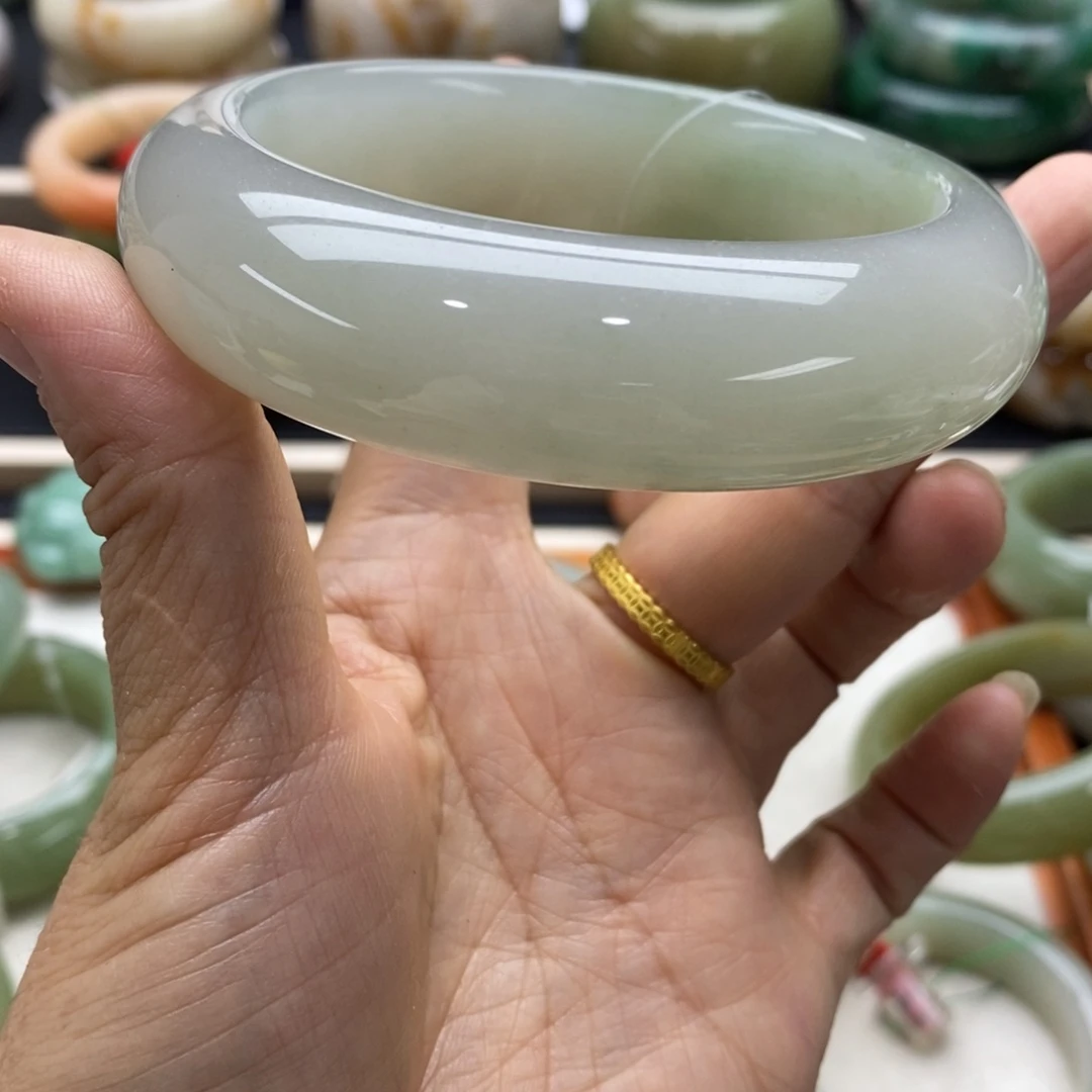未镶嵌手镯石英质玉