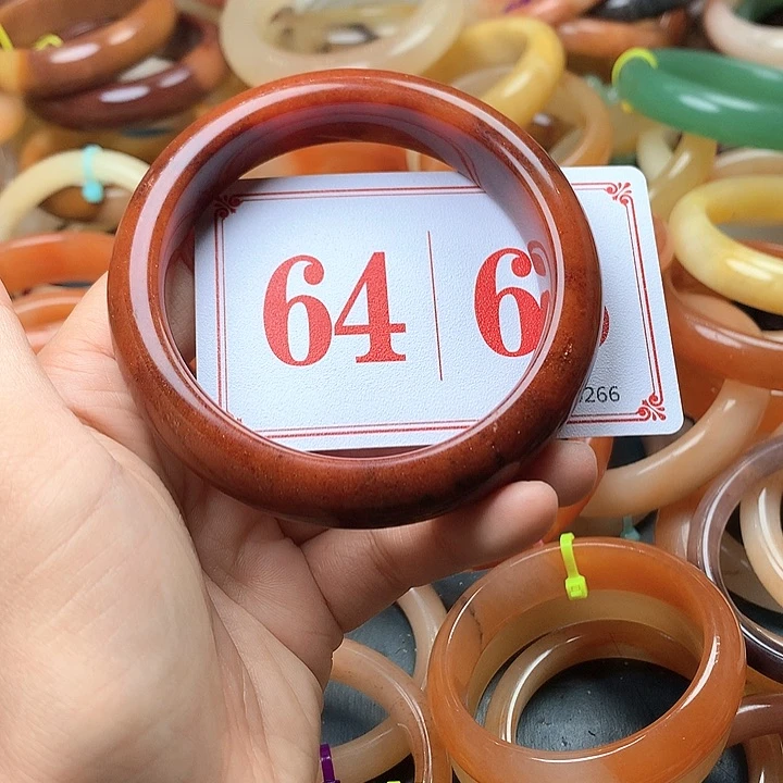 未镶嵌石英质玉（黄龙玉）手镯