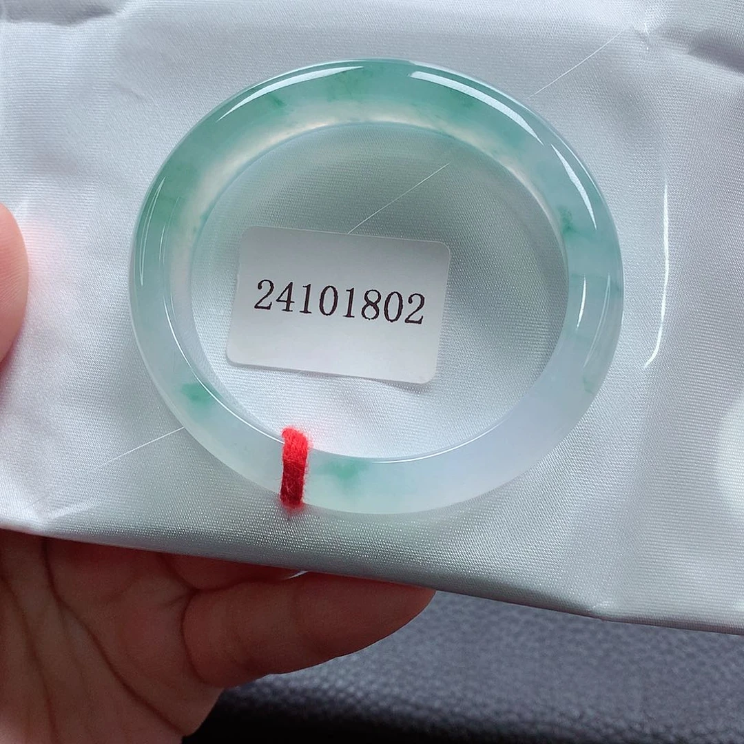 翡翠手镯（贵妃镯）未镶嵌天然A货翡翠手镯   