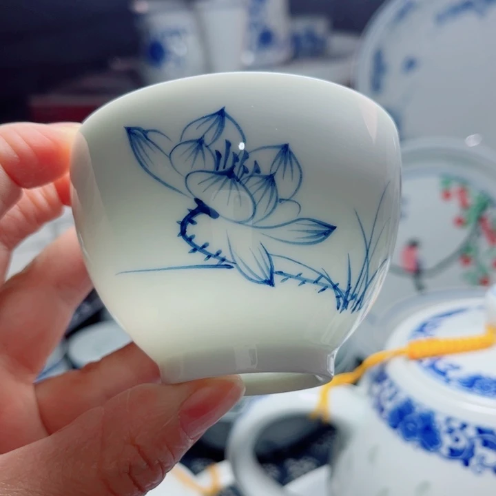 青花玲珑手花荷花小杯