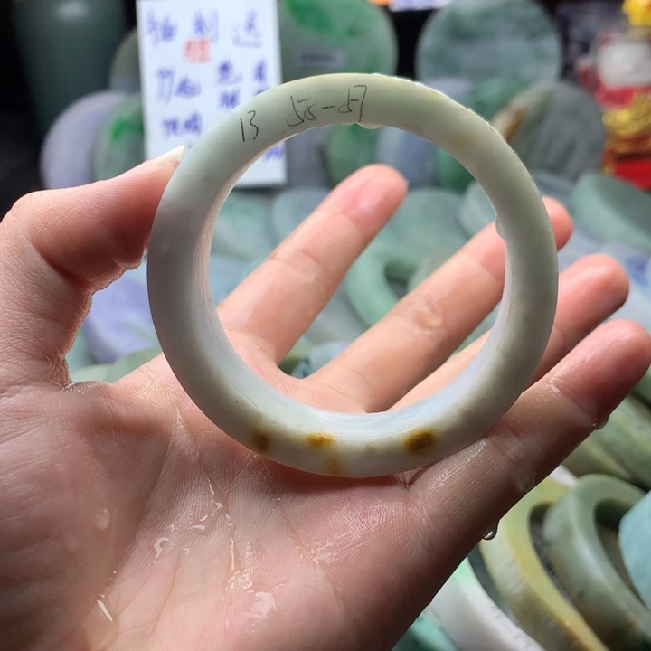 未镶嵌手镯定制翡翠