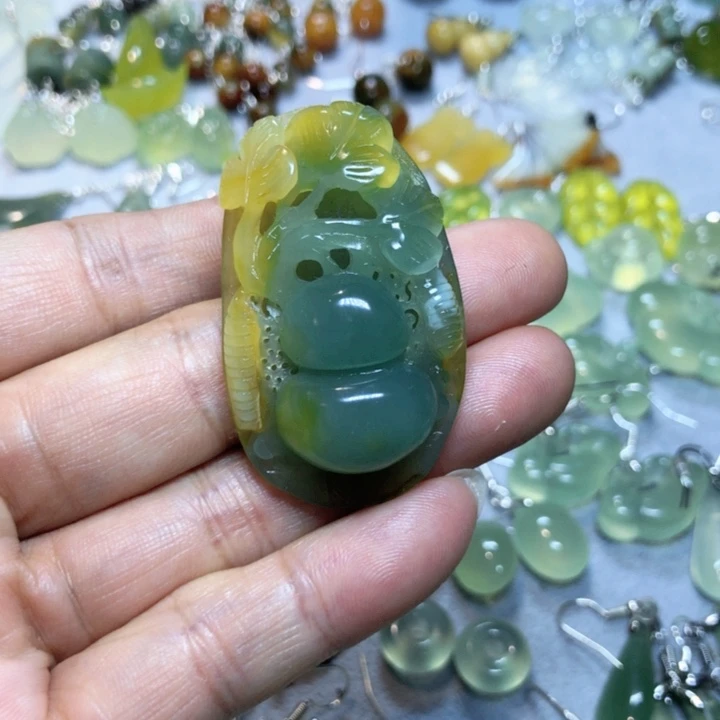 【闪购商品】蛇纹石玉挂件未镶嵌