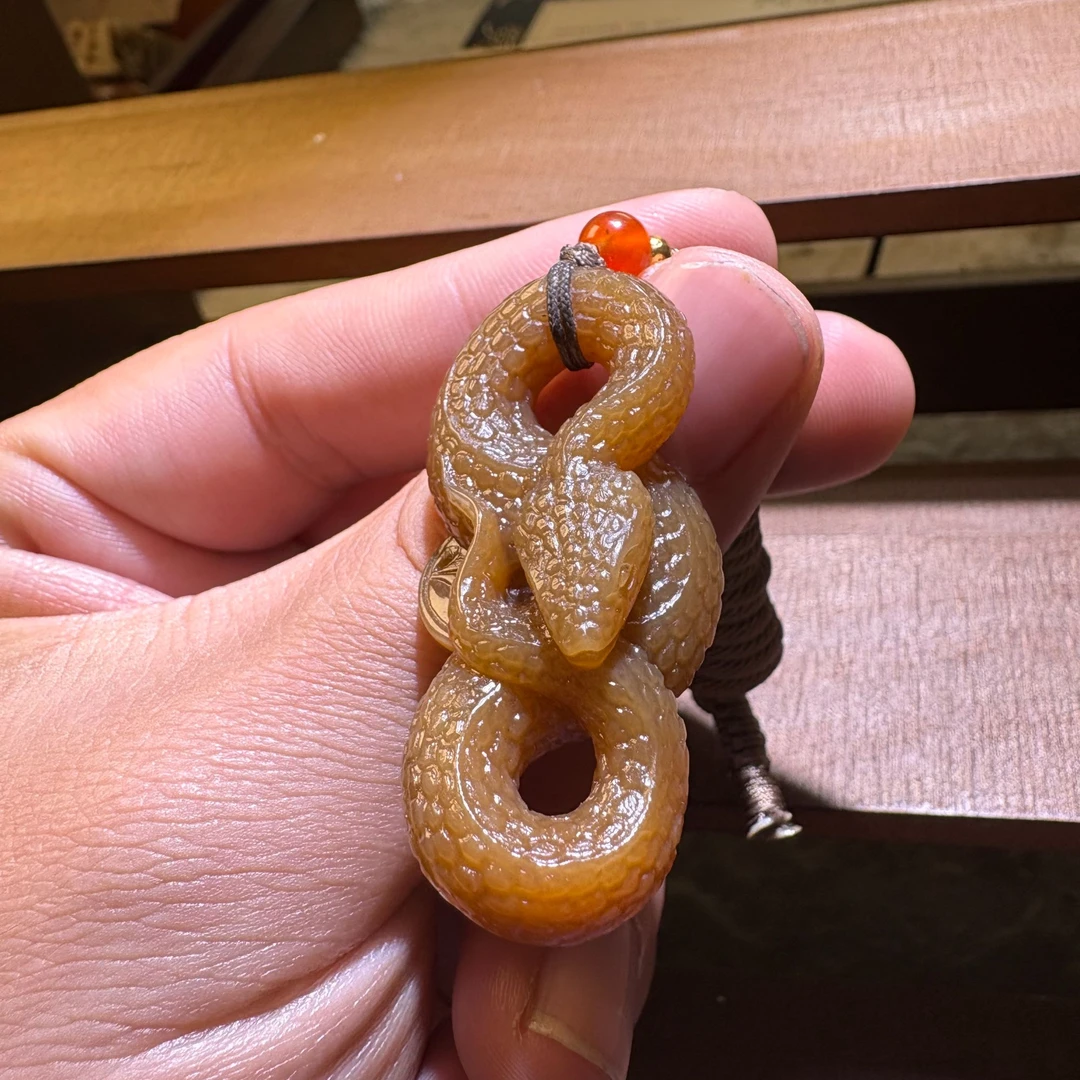 新疆和田玉黄沁生肖蛇