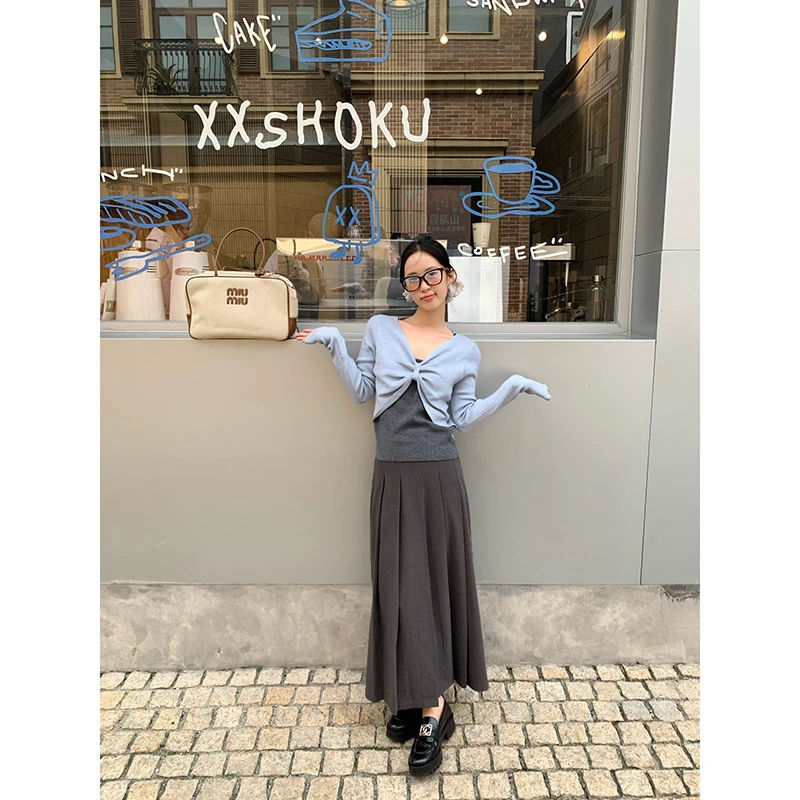 2024冬款韩版学院风减龄高腰a字百褶半身裙F2527