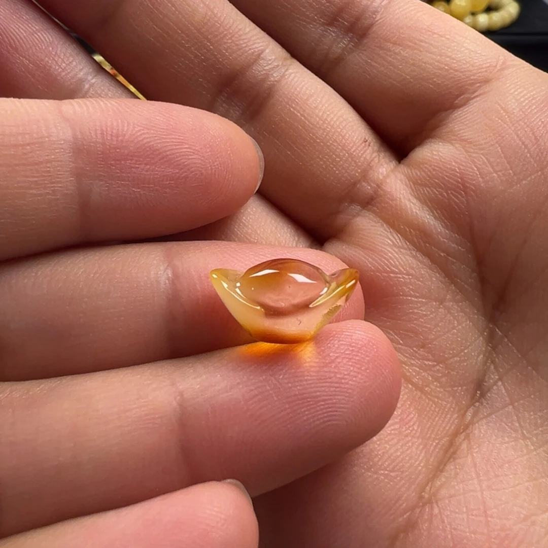 蜜蜡颈饰未镶嵌元宝（打孔不退换）