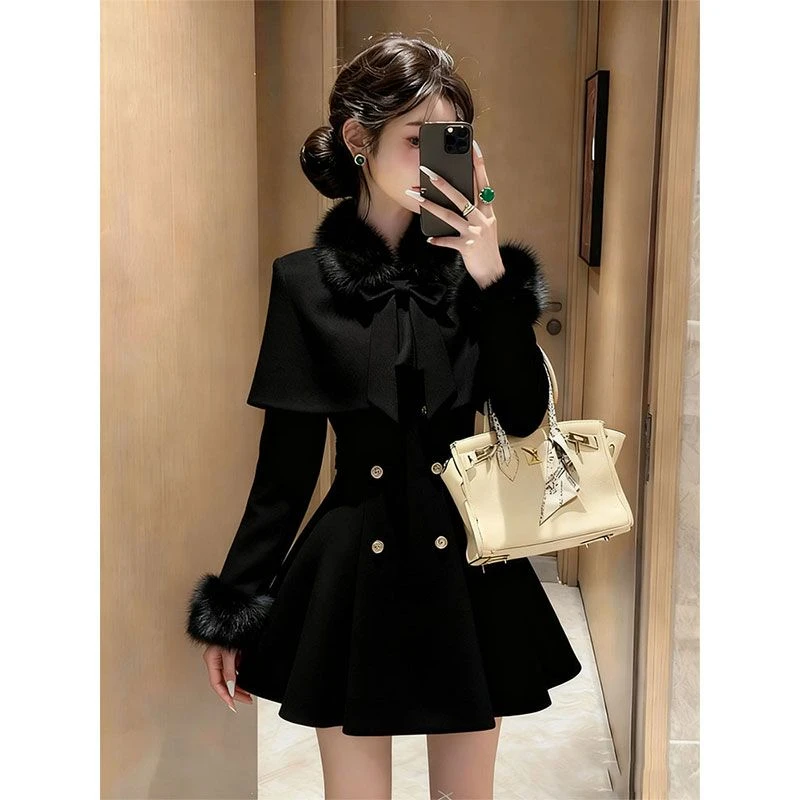 小香风黑色毛边领斗篷外套女轻奢披肩气质收腰连衣裙两件套赫本风