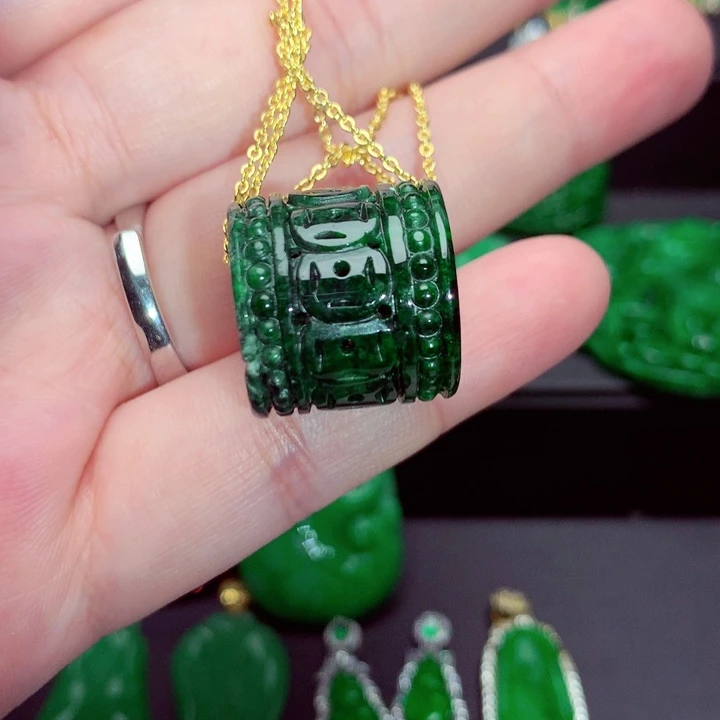 吊坠(不含链)未镶嵌翡翠