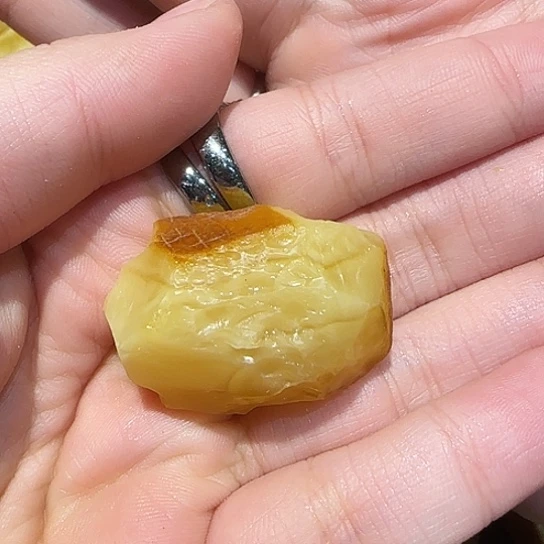 定制琥珀未镶嵌多***呢蜜蜡