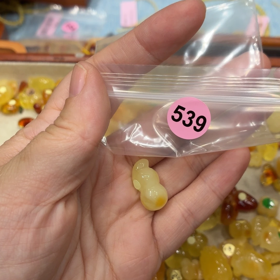 琥珀未镶嵌珠宝奇石